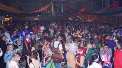 Archivbild: Norbert Duhr
Der Sportlerball in Schirmitz ist vor allem bei jungen Leuten beliebt. So wie es aussieht, ist er auch dieses Jahr wieder Wochen vorher ausverkauft.