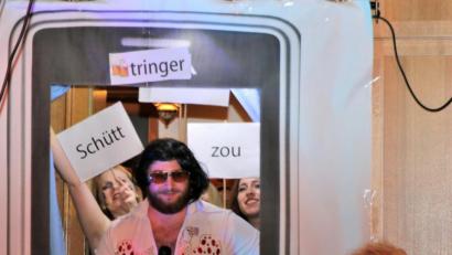 Bild: exb
Die „forsche Frieda“ sucht im Fuchsberger Fasching per Handy-App einen Mann.