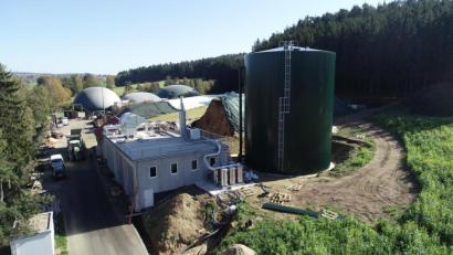 Bild: dob
Die Bioenergieanlage von Martin Mitlmeier versorgt mittlerweile im Luhetal 35 Haushalte mit Wärme.