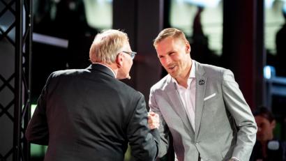Bild: Sportfoto Zink / Thomas Hahn
Aufsichtsratsvorsitzender Thomas Grethlein (links) ist überzeugt, dass der 1. FC Nürnberg mit seinem Kapitän Hanno Behrens (rechts) den Tabellenplatz 16 bald verlassen wird.