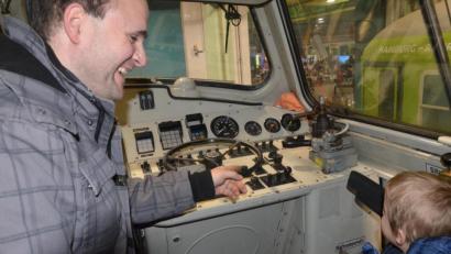 Bild: Kunz
Viele Kinder träumen davon, später, einmal, wie hier auf der V 270, Lokführer zu werden.