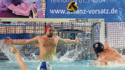 Bild: Büttner, Gerhard
Torwart Christopher Klein war wieder ein großer Rückhalt für die Weidener Wasserballer.
