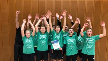 Bild: gsp
Die U-16-Volleyballer des VC Amberg bejubeln ihren Sieg bei der Oberpfalzmeisterschaft.