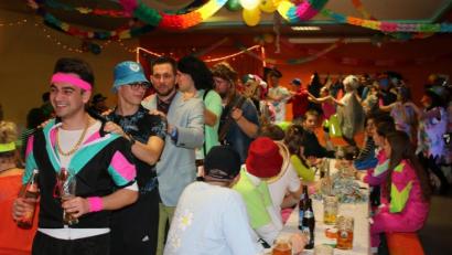 Bild: sne
Der Gaudiwurm zog mit einer Polonaise durch das Sportheim.