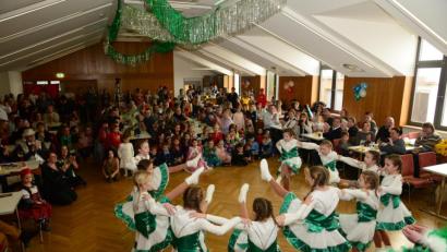 Bild: bey
Die Kindergarde des Hammerleser Faschingsvereins eröffnete am Sonntagnachmittag im Festsaal den erste diesjährigen Kinderfasching in Parkstein.