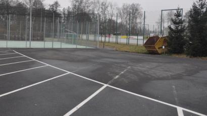 Bild: ws
Oberhalb des "Spielfelds der Begegnungen", zur FC-Seite hin, soll eine weitere Fläche für Sport und Fitness geschaffen werden. Schon bis Mitte Mai soll die Anlage, zu der auch eine Tischtennisplatte gehört, fertig werden.