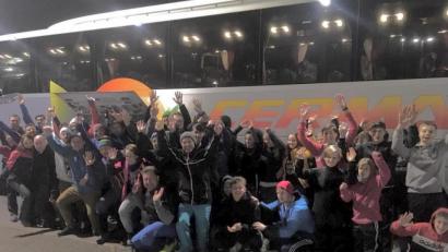Bild: exb
Vor der Heimfahrt gab es die schon traditionelle Aprés-Ski-Party mit einer Brotzeit und Musik am Bus.