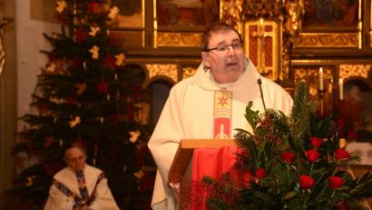 Bild: bey
Gemeinsam feiern Stadtpfarrer Pater Hans Ring und Pater Reinhold Schmitt (im Hintergrund) den Gedenktag zu Ehren des heiligen Franz von Sales.