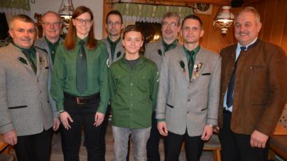 Bild: jr
Seine neuen Vereinsmeister kürte der Schützenverein „Lindenzweig“ Großensees. Im Bild (von links) Vorsitzender Helmut Kipferl, Schützenmeister Erich Völkl, Christine Gradl, Bernhard Voith, Fabian Ockl, Georg Bauer, Robert Haberkorn und Bürgermeister Johann Burger.