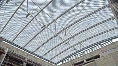 Bild: ANDREAS ROYER
Laut Gebäudemanagement des Landkreises ist das neue Folienkissendach der Walter-Höllerer-Realschule ein absolutes Novum in der Region.