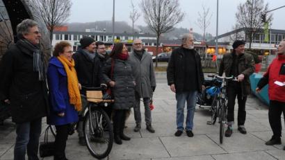 Bild: gf
Die Liste Amberg fordert ein besseres Fahrradkonzept für Amberg, dessen Grundzüge Karl Wellnhofer (rechts) und Albert Schindlbeck (links) vorstellten.