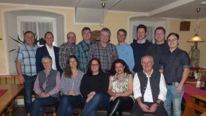 Die Kandidaten der Freien Wählerschaft: (stehend von links) Christian Sperber, Stefan Pilhofer, Jürgen Schmidt, Jürgen Alex, Burkhard Winter, Helmut Pickelmann, Bernd Sperber, Stefan Wonneberger, Felix Sperber, (sitzend, von links) Rete Pilhofer, Jennifer Maul, Marion Markmann, Michaela Springs und Herbert Pilhofer.
