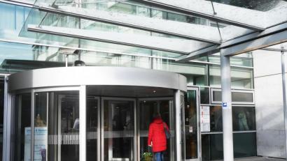 Bild: Gabi Schönberger
Das Klinikum Weiden ist die zentrale Einrichtung der Kliniken AG, die seit 2006 besteht. Jetzt regt OB Kurt Seggewiß die Umwandlung in eine gemeinnützige GmbH an.