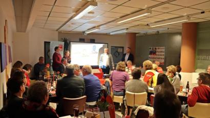 Bild: jma
SPD-Kandidaten für Stadtrat und Kreistag stellen sich beim Wahlkampfauftakt im Bistro Wittmann vor.