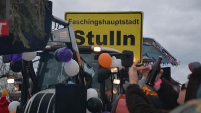 Bild: Freya Stöckl
Die "Faschingshauptstadt Stulln" will ihrem Ruf auch in diesem Jahr beim Gaudiwurm am Faschingssonntag, 23. Februar, gerecht werden und gibt sich dabei international.