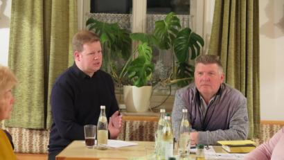 Bild: jzk
„In der Zeit des Nationalsozialismus’ gehörte Pater Rupert Mayer zum katholischen Widerstand“, betonte Stadtpfarrer Thomas Kraus (links, mit KAB-Vorsitzendem Peter Daschner).