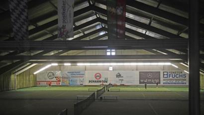 Bild: Gabi Schönberger
Sie genießt einen herausragenden Ruf. Doch die Tennishalle des TC Postkeller "kommt ins Alter". Investitionen sind absehbar. Zunächst muss der Traditionsverein aber sein Vorstandsproblem lösen.