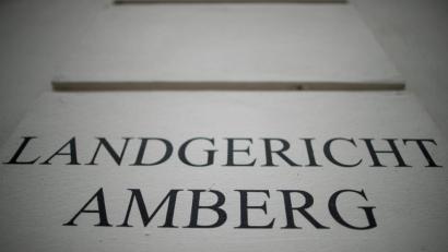 Archivbild: Daniel Karmann
Ein Tankstellenräuber hat vom Richter des Amberger Landgerichts überraschende Milde erfahren.