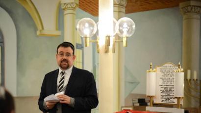 Bild: Petra Hartl
Elias Dray in der Amberger Synagoge: Der Rabbiner hat sich durch seine interreligiöse Arbeit deutschlandweit einen Namen gemacht.