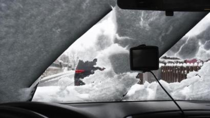 Bild: Gabi Schönberger
Zum ersten Mal in diesem Winter hatten es die Menschen in der Region am Mittwochmorgen mit einer nennenswerten Menge Schnee zu tun. Für einige Autofahrer endete die Fahrt mit einem kaputten Auto.