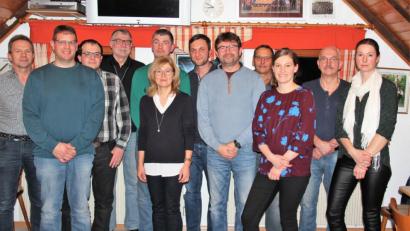 Bild: stg
Bürgermeister Wolfgang Haberberger (5.v.r.) steht auf Platz 1 der Liste der CW-ML, die am Sonntag einstimmig beschlossen wurde. Die amtierende Stadträtin Renate Fraunholz (6.v.l.) folgt ihm auf Platz 2.