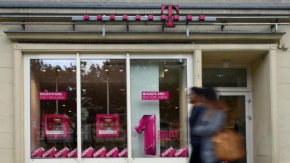 Bild: Britta Pedersen/dpa
Jeder fünfte Telekom-Shop in Deutschland wird geschlossen.