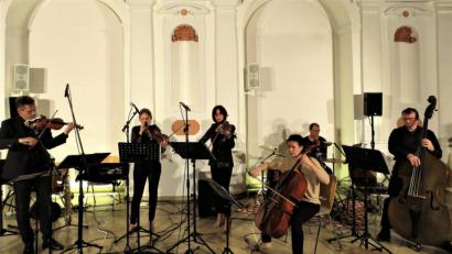 Bild: ubb
Das hat die Welt noch nie erlebt: Unter anderem Bach und Porter in einem Stück vereint hat das Ensemble "Strings on Fire". Deren Arrangements sind außergewöhnlich wie futuristisch - und einfach klasse!