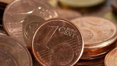 Symbolbild: Karlheinz Schindler
Die EU-Kommission überlegt, Ein- und Zwei-Cent-Münzen aus dem Verkehr zu ziehen.