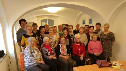 Bild: mma
Rosi Weidner (li.) hatte Marianne Mosoburger (re.) zur Geburtstagfeier der Jubilarinnen eingeladen.