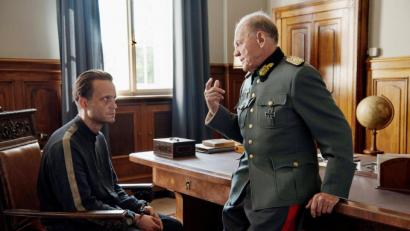 Bild: Reiner Bajo/Pandora Filmverleih/dpa 
August Diehl (links) hat bereits in einem Quentin-Tarantino-Film mitgespielt. Nun hat ihn auch Terrence Malick engagiert. An seiner seite ist Bruno Ganz in einer seiner letzten Rollen zu sehen.