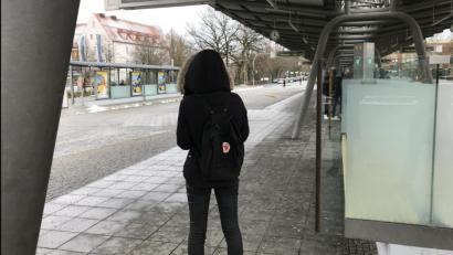 Symbolbild: Gabriele Schönberger 
Die Polizei ermittelt mittlerweile in zwei Fällen, bei denen Unbekannte Schüler ansprechen und ins Auto locken wollen. Der jüngste Fall ereignete sich am Omnibusbahnhof in Weiden.