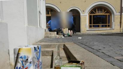 Bild: AMB
In der Amberger Altstadt sieht es nach einer langen Party-Nacht bisweilen schlimm aus.