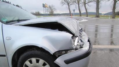 Bild: exb
Mit Sommerreifen war am Mittwoch bei winterlichen Straßenverhältnissen ein 33-Jähriger mit seinem Golf auf der B14 unterwegs.