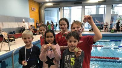 Bild: exb
Die Starter des Weidener Schwimmvereins sind in Auerbach erfolgreich.