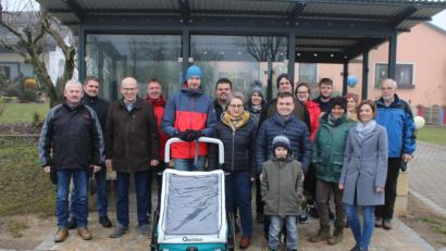 Bild: sne
Die Kandidaten der Wählergemeinschaft Sassenreuth und zahlreiche Bürger treffen sich zu dem Wanderausflug zum Aussichtsturm am Kalvarienberg.