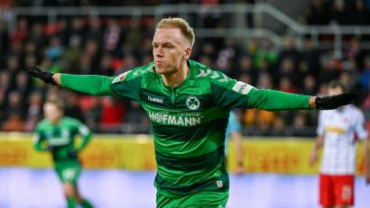 Bild: Armin Weigel
Havard Nielsen schockte den SSV Jahn mit seinem Treffer zum 2:0 für die SpVgg Greuther Fürth. Das Zwischenresultat nach 15 Minuten war zugleich der Endstand im nordbayerischen Zweitliga-Derby.