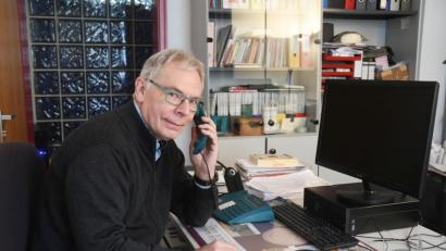 Bild: Gabi Schönberger
Ein offenes Ohr für die Probleme der Mitmenschen ist Grundvoraussetzung in der Telefonseelsorge, betont Leiter Friedrich Dechant. "Unsere Mitarbeiter müssen zuhören können."