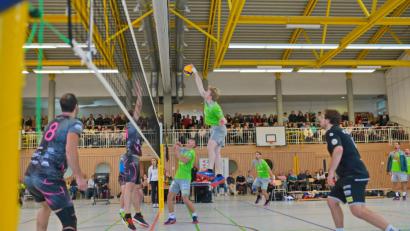 Bild: ref
Zielsicher den Ball übers Netz schlagen - wie hier Severin Groha - und punkten, denn kommt der VC Amberg wieder in die Spur.