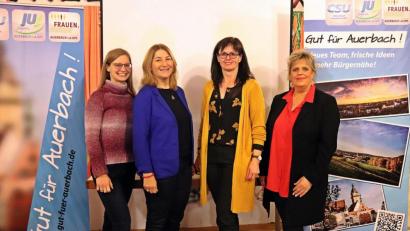 Bild: jma
In den Auerbacher Stadtrat einziehen wollen (von links) Claudia Kormann, Doris Mauser, Birgit Barth und Heidi Deinlein.