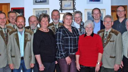 Bild: wee
An der Spitze des Schützenvereins Wernberg-Köblitz steht weiterhin Johann Dotzler (links). Er kann auf ein bewährtes Team zählen. Unser Bild zeigt die Vorstandschaft zusammen mit Bürgermeister Konrad Kiener.