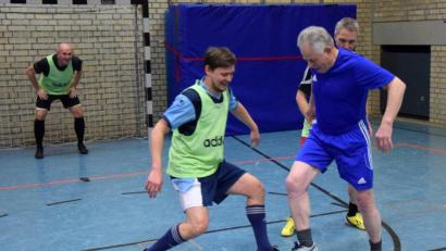 Bild: Picasa
Gleich wird der Rudi den 50 Jahre jüngeren Matthias stehen lassen und abziehen.