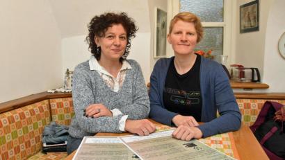 Bild: ANDREAS ROYER
Nach Ansicht von Kerstin Lauterbach (links) und Anita Kinscher hat „Madame Fabelhaft“ das Zeug zum echten Treffpunkt für Frauen.