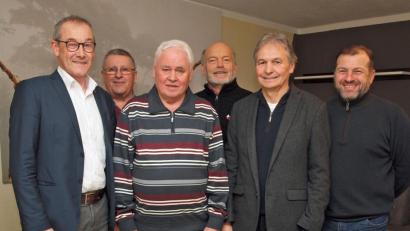 Bild: fg
Bürgermeister Erwin Geitner gratulierte Adolf Fleischmann gemeinsam mit CSU-Vorsitzendem Josef Weinfurtner, Heimatverein-Vorsitzendem Hubert Haas (vorne, von links) und CSU-Geschäftsführer Hans Szegda und dem stellvertretendem Heimatvereins-Vorsitzendem Werner Meiler (hinten, von links).