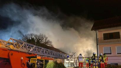 Bild: Alexander Auer
In Wischenhofen (Landkreis Regensburg) brannte am Freitagabend ein Holzschuppen.