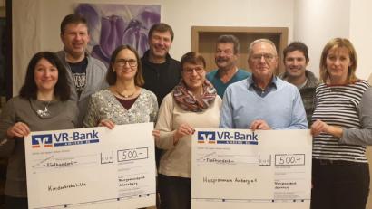 Bild: u
Mit je 500 Euro bedachte der Allersburger Pfarrgemeinderat die Selbsthilfegruppe krebskranker Kinder Amberg-Sulzbach und den Hospizverein Amberg.