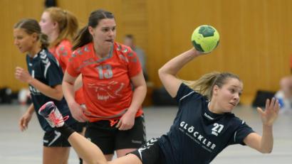 Bild: ham
Carina Czichon (am Ball) steuerte sieben Treffer für die HSG Nabburg/Schwarzenfeld beim deutlichen Auswärtssieg gegen Mintraching/Neutraubling bei.