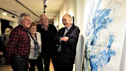 Bild: ubb
Künstler unter sich: Die Kollegen vom Kunsthaus wollten von Detlef Bertram (rechts) wissen, welche Techniken er anwendet und wie er arbeitet.