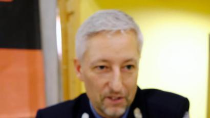 Bild: do
Mit großem Optimismus sieht Vorsitzender Stefan Schedl der 125-Jahr-Feier der Feuerwehr Speinshart entgegen. "Es ist alles gerichtet", betont er. Auch die Zusage des Schirmherren ist da. Das Rednerpult schmückten deshalb schon einmal dessen Name und das Fest-Logo in abgewandelter Form.