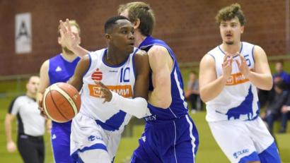 Bild: btg
Kenneth Walters (Nummer 10) war mit 34 Punkten erfolgreichster Werfer der Hamm Baskets Weiden beim Sieg in Heroldsberg.