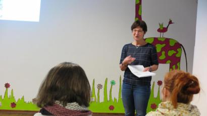 Bild: jzk
„Helikopter-Eltern machen nicht nur Erzieher, Lehrer, und Ärzte wahnsinnig, sondern auch die eigenen Kinder“, warnte Diplomsozialpädagogin Elke Pinkert.